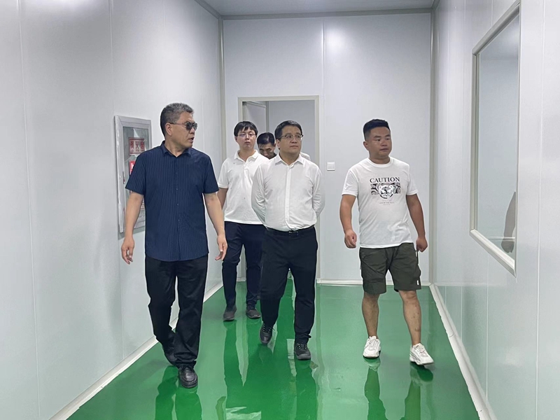 石嘴山市惠農(nóng)區(qū)委副書記、區(qū)長馬仲武 蒞臨寧夏興康恒潤農(nóng)業(yè)科技發(fā)展有限公司指導(dǎo)工作